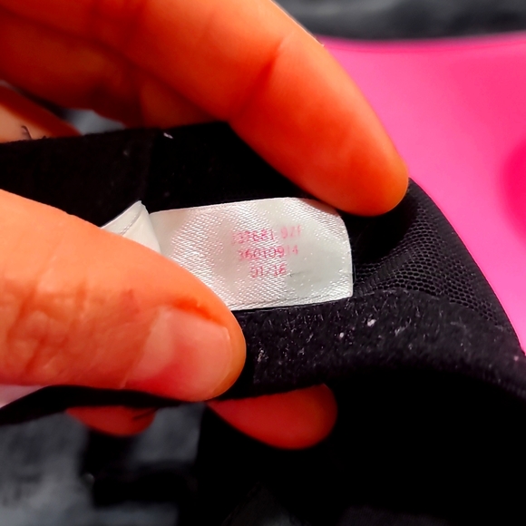 Pink Victoria's Secret 2016 Bra, Black with inner pink cups, Size 36D. - Picture 4 of 4